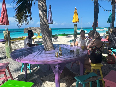 Footprints Beach Bar And Grill