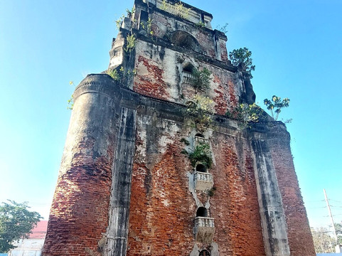 Sinking Bell Tower-佬沃必去景点