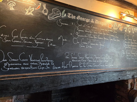 乔治与龙乡村别墅酒店主图