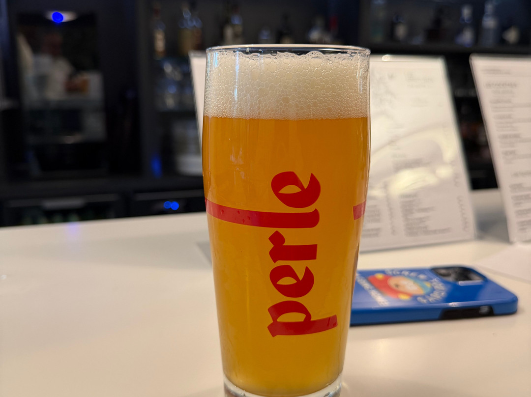 雅典娜水疗酒店主图