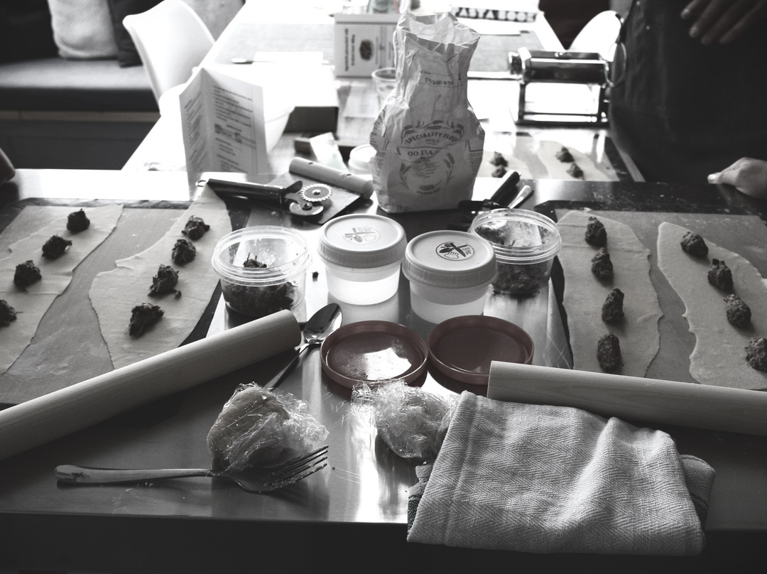 Italian Cooking Classes By Wild Chef Lorenzo-Beeston必去景点