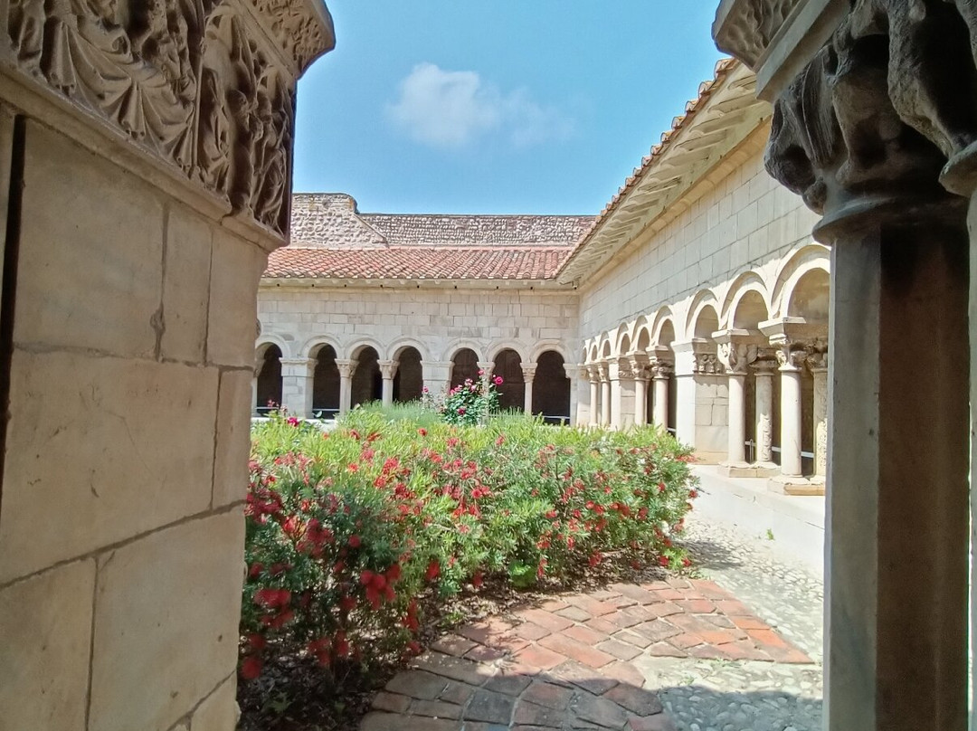 Elne Cathedral and Cloister-Elne必去景点