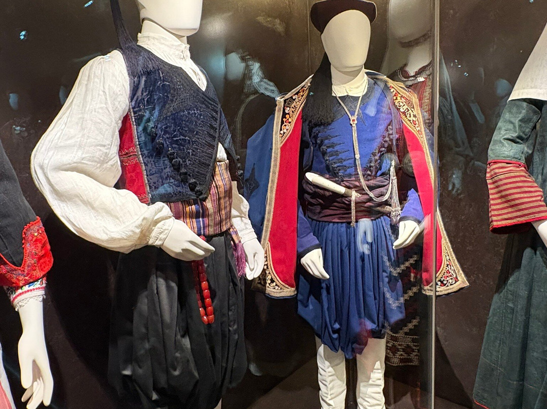 Victoria G. Karelias Collection of Greek Traditional Costumes-卡拉马塔必去景点