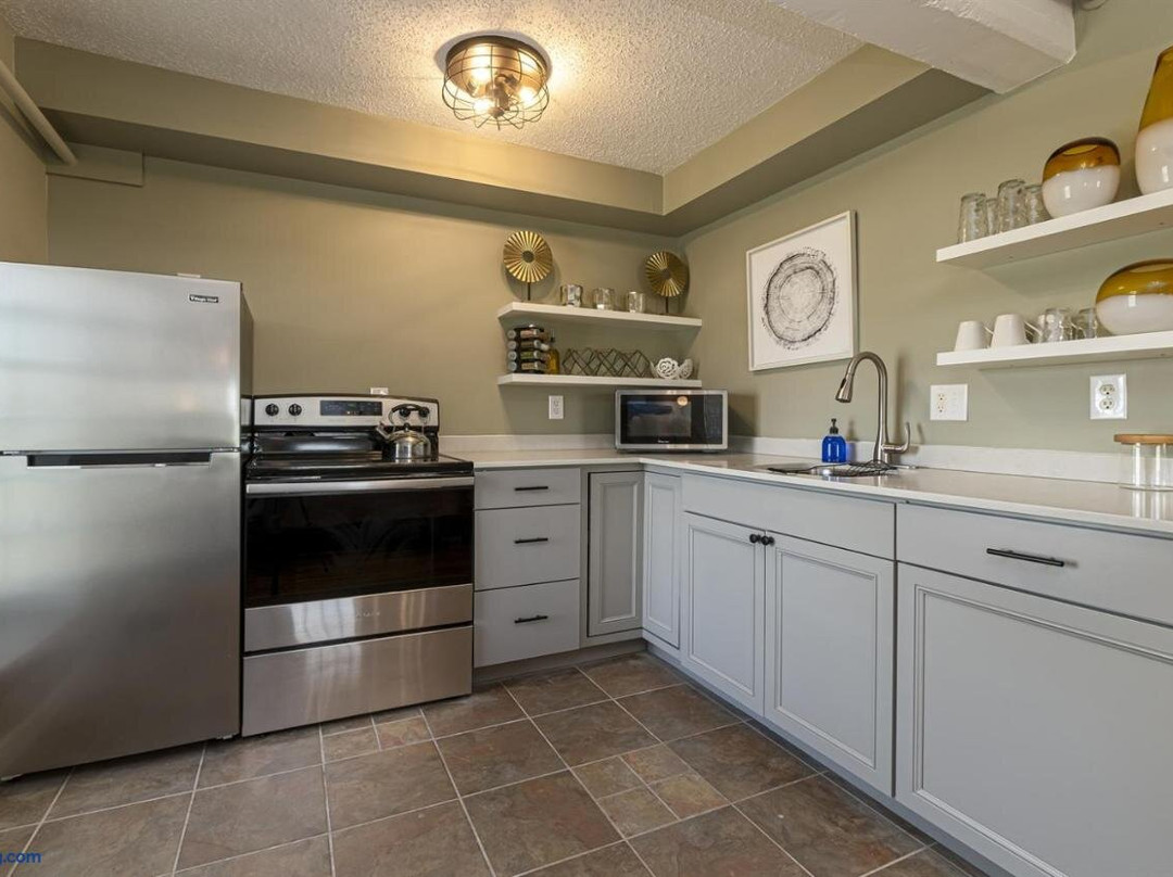 Converted Historic Suite Full Kitchen, 3rd Flr