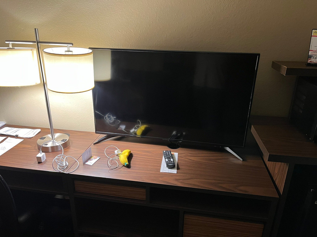 圣克莱尔斯维尔-惠灵Wv区速8酒店主图