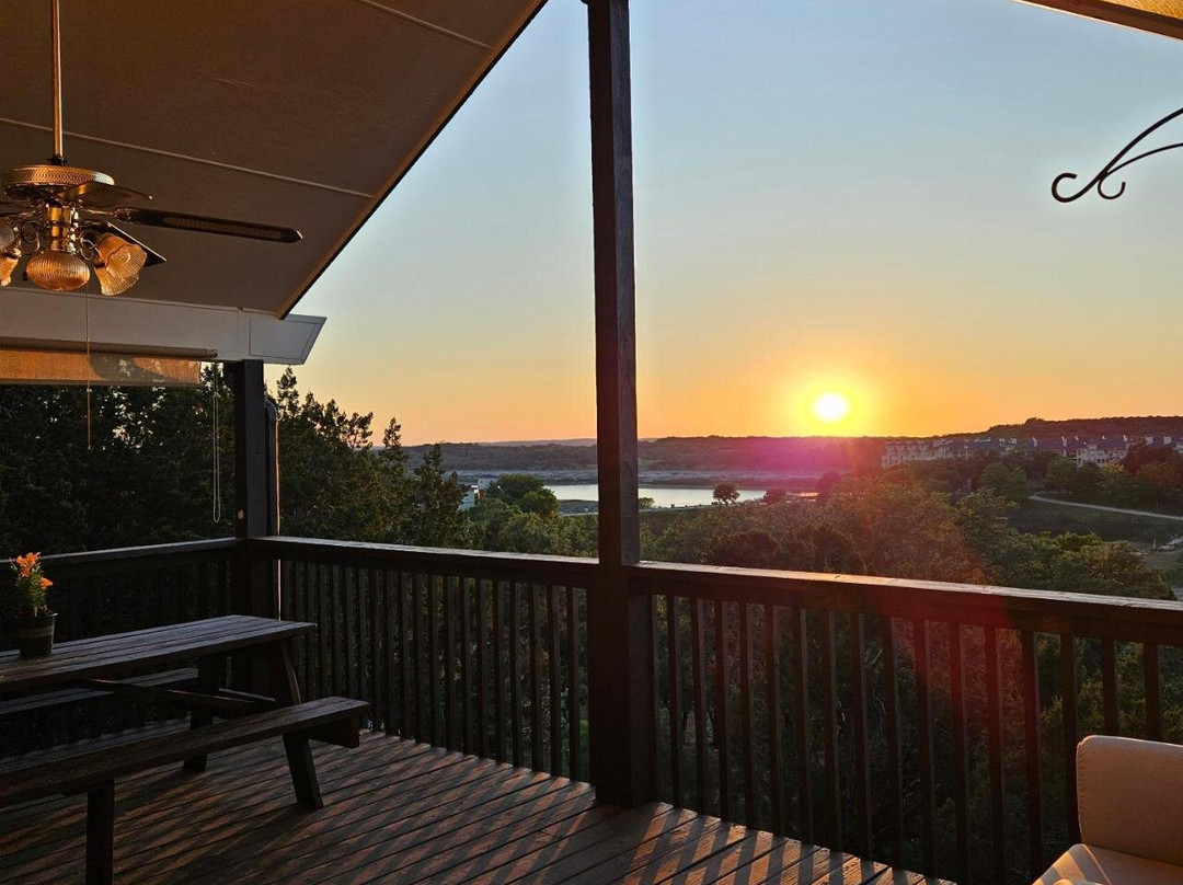 Lakeview Haven! Nature's Retreat with Serene Views
