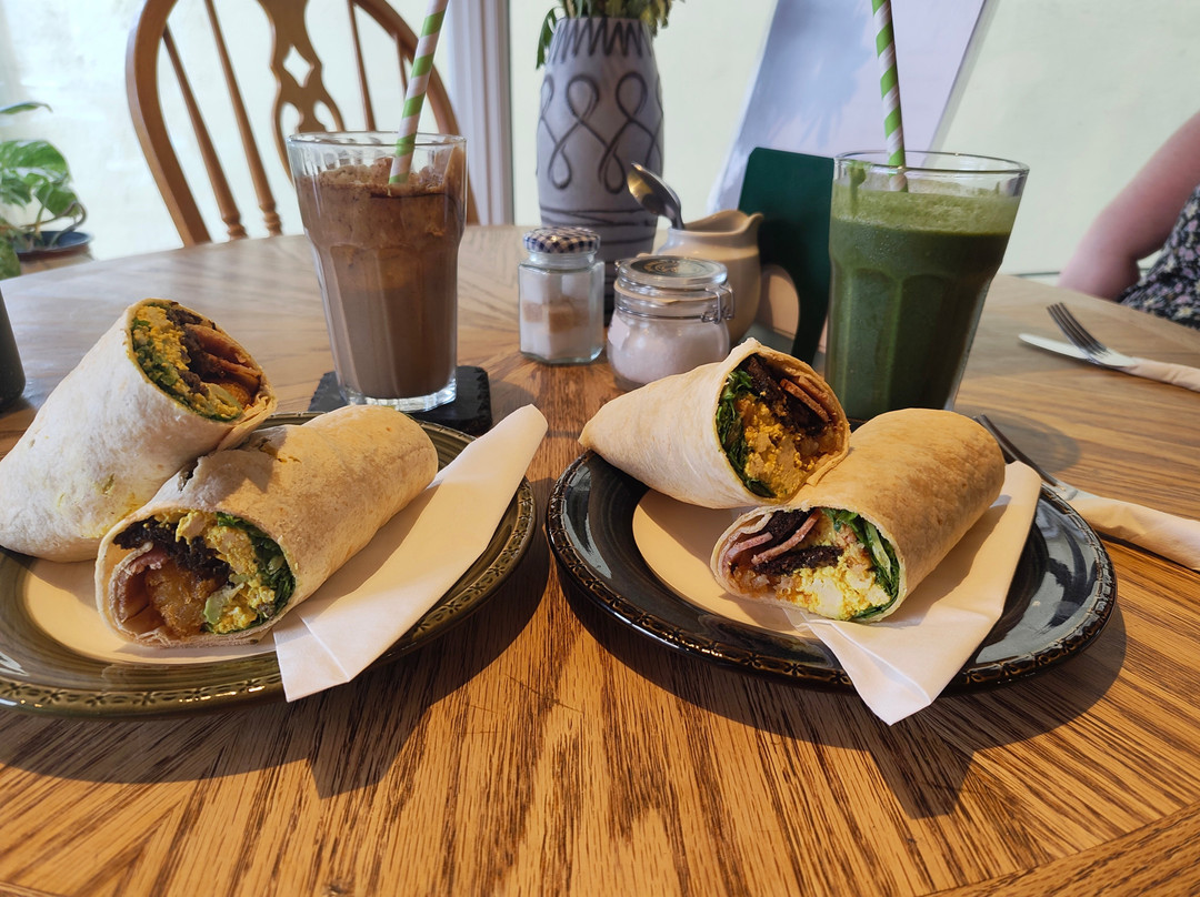 Leaf Lounge Café