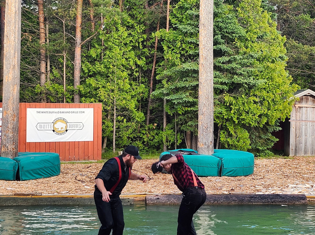 Jack Pine Lumberjack Show-麦基诺城必去景点
