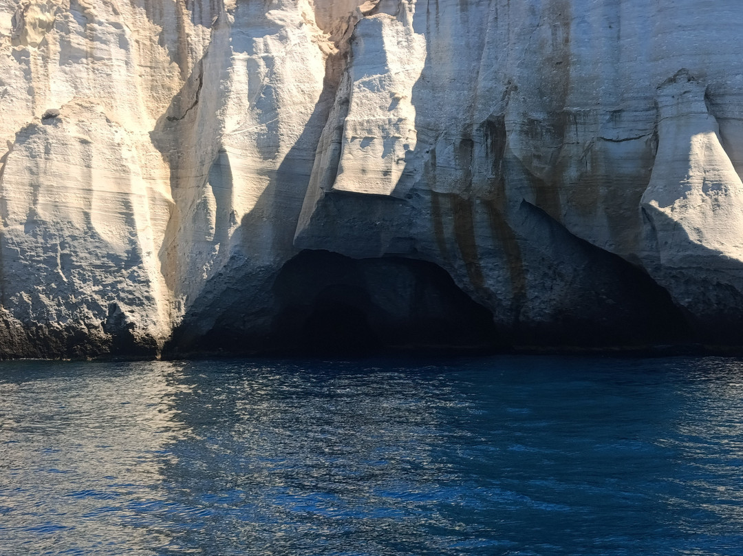 Delfinia boat tours - half day-米洛斯岛必去景点