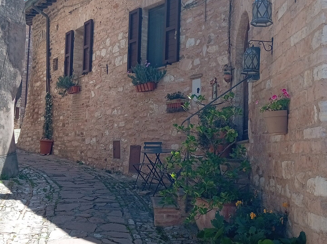 Borgo Antico di Colle Pino-Spello必去景点
