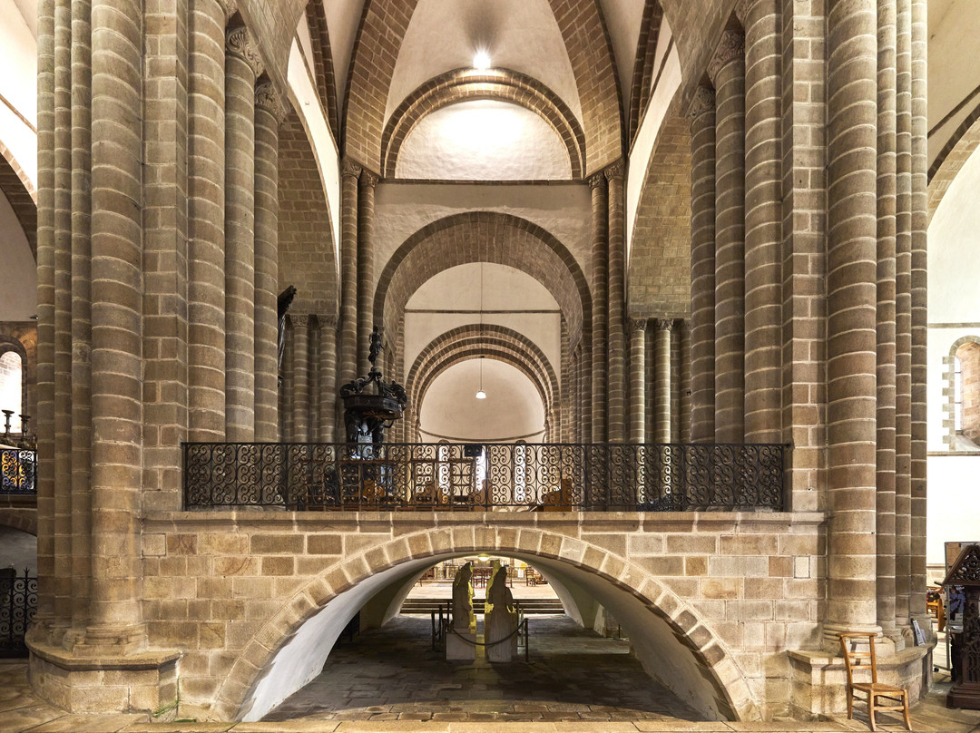 Abbaye Sainte-Croix-朗布依埃必去景点