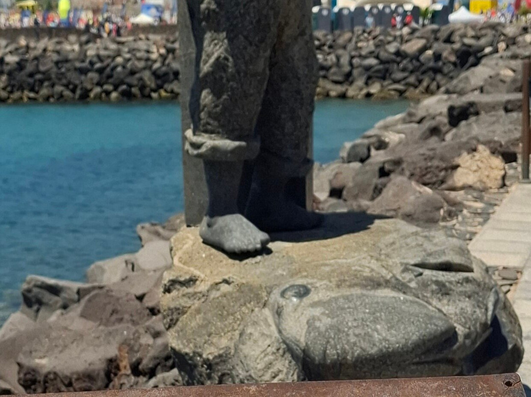 Escultura "Pescador de viejas"-Puerto del Rosario必去景点