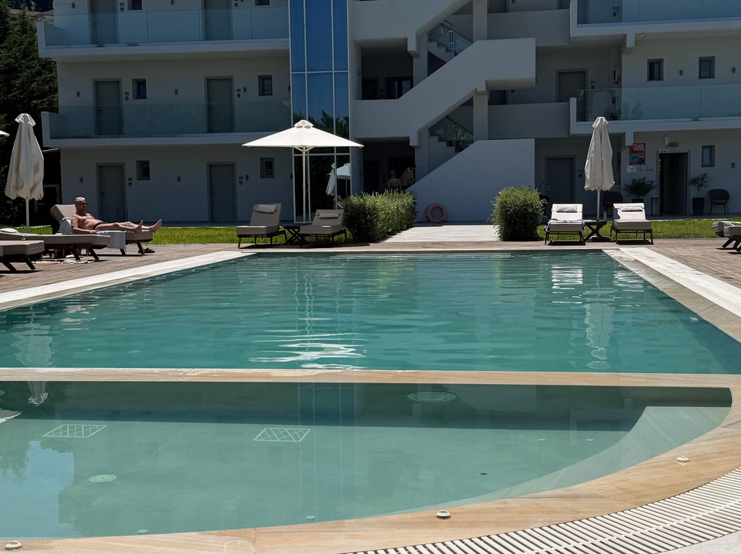 Private Villa and Pool with Lake Views and Sunset Terraces at the Grove主图