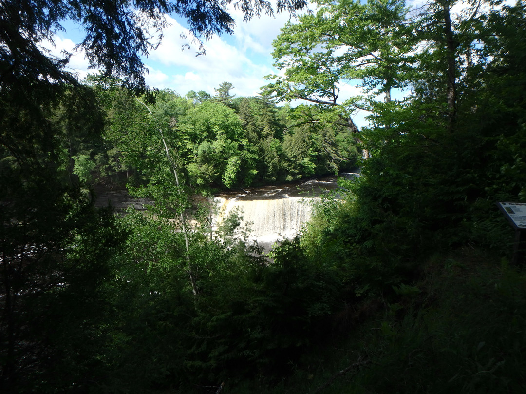 Tahquamenon Falls State Park-Paradise必去景点