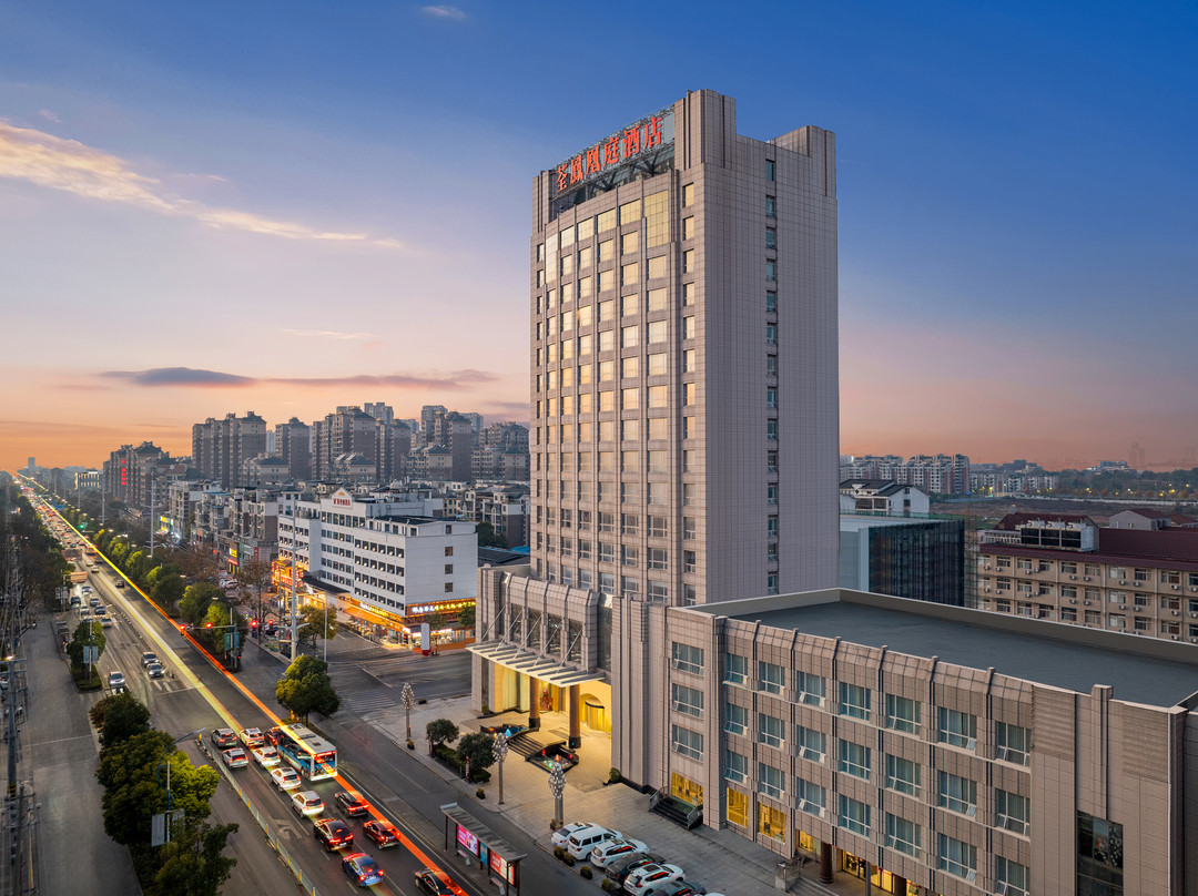 荃凤凰庭酒店(荆州古城长江大学店)主图