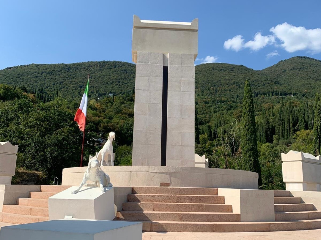 Mausoleo di Gabriele D'Annunzio-加尔多内里维耶拉必去景点
