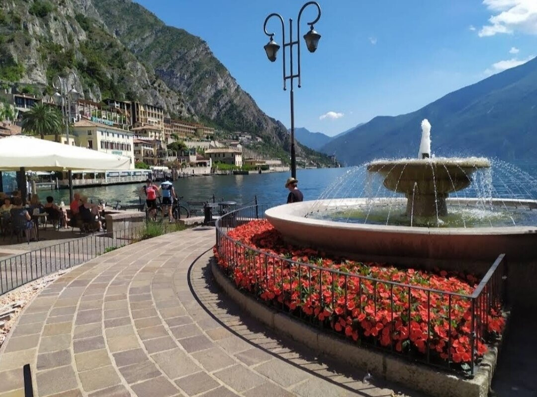 Fontana sul lago