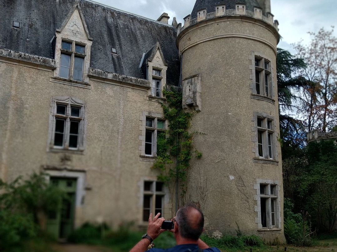 Chateau de Fougeret-Queaux必去景点