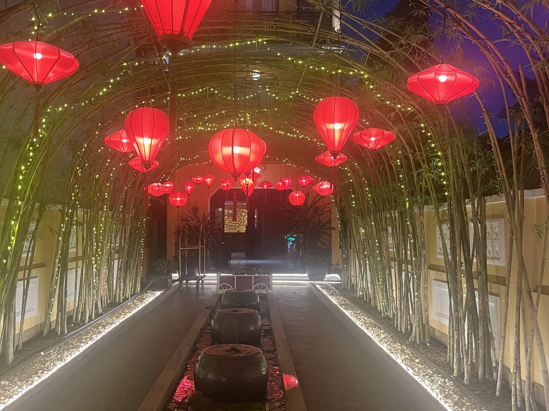 小河滨豪华水疗酒店主图
