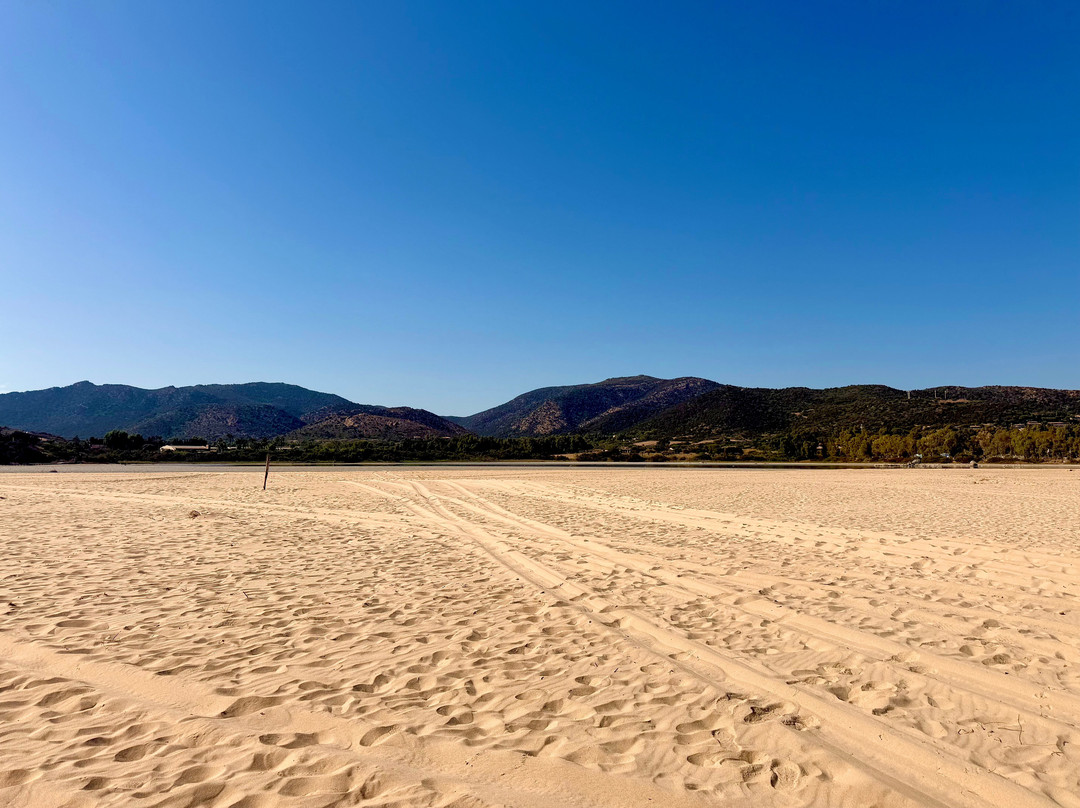 Spiaggia Su Giudeu-Domus de Maria必去景点