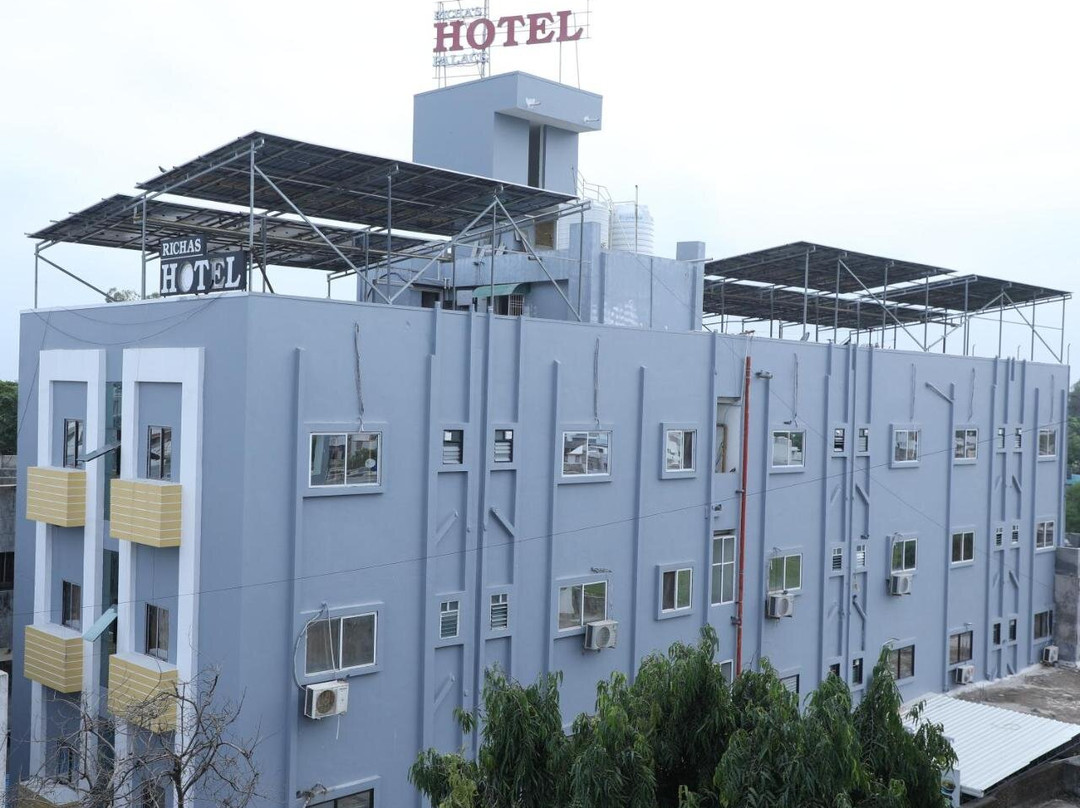 Richa's Hotel Palace