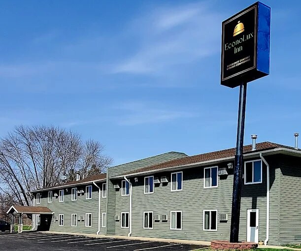 EconoLux Inn