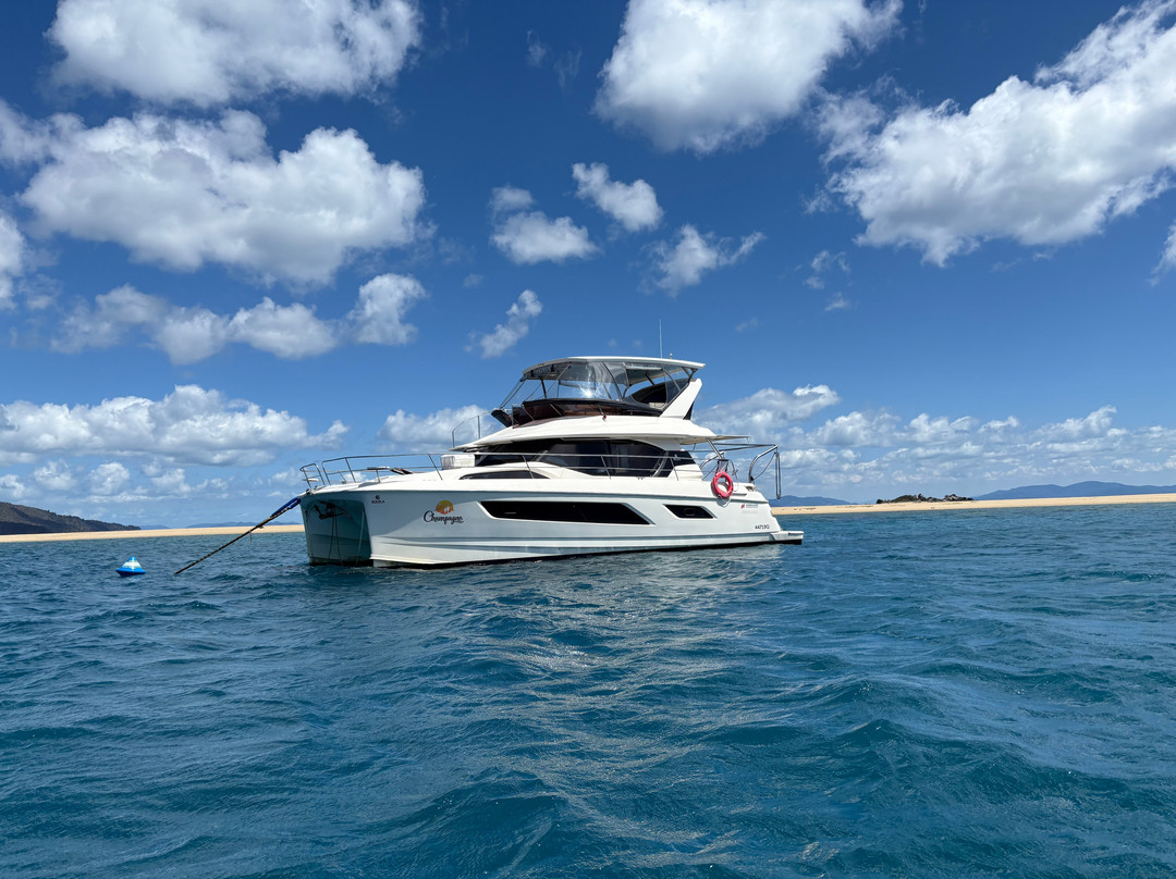 Cumberland Charter Yachts-艾尔利滩必去景点