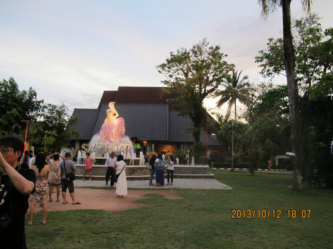 西蒙明星人妖秀-普吉镇必去景点