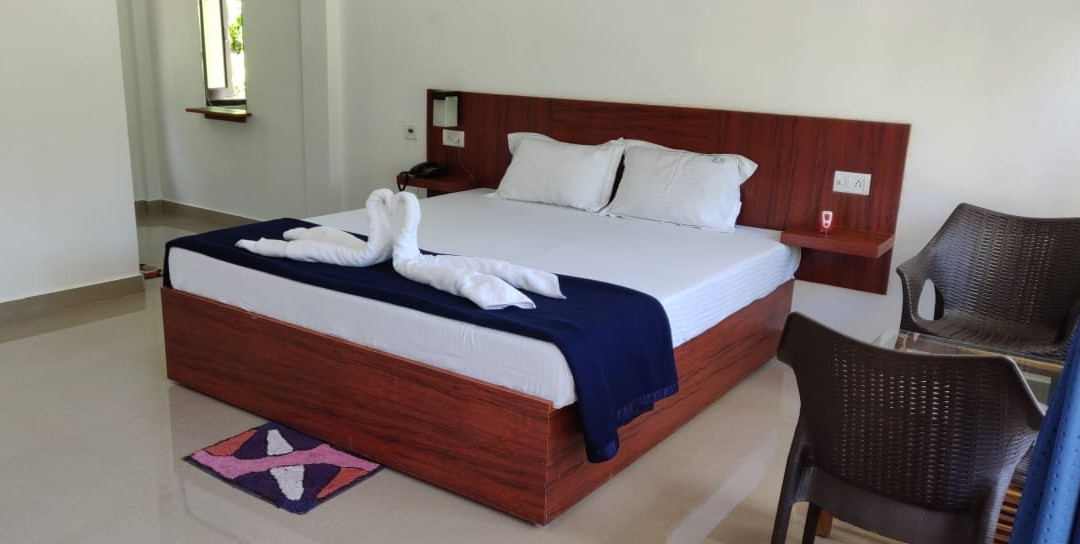 Hotel Exotica Squares