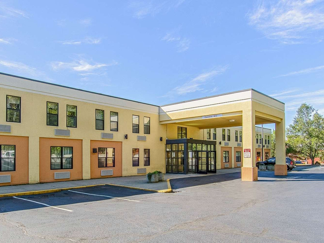 Red Roof Inn & Suites Middleborough主图