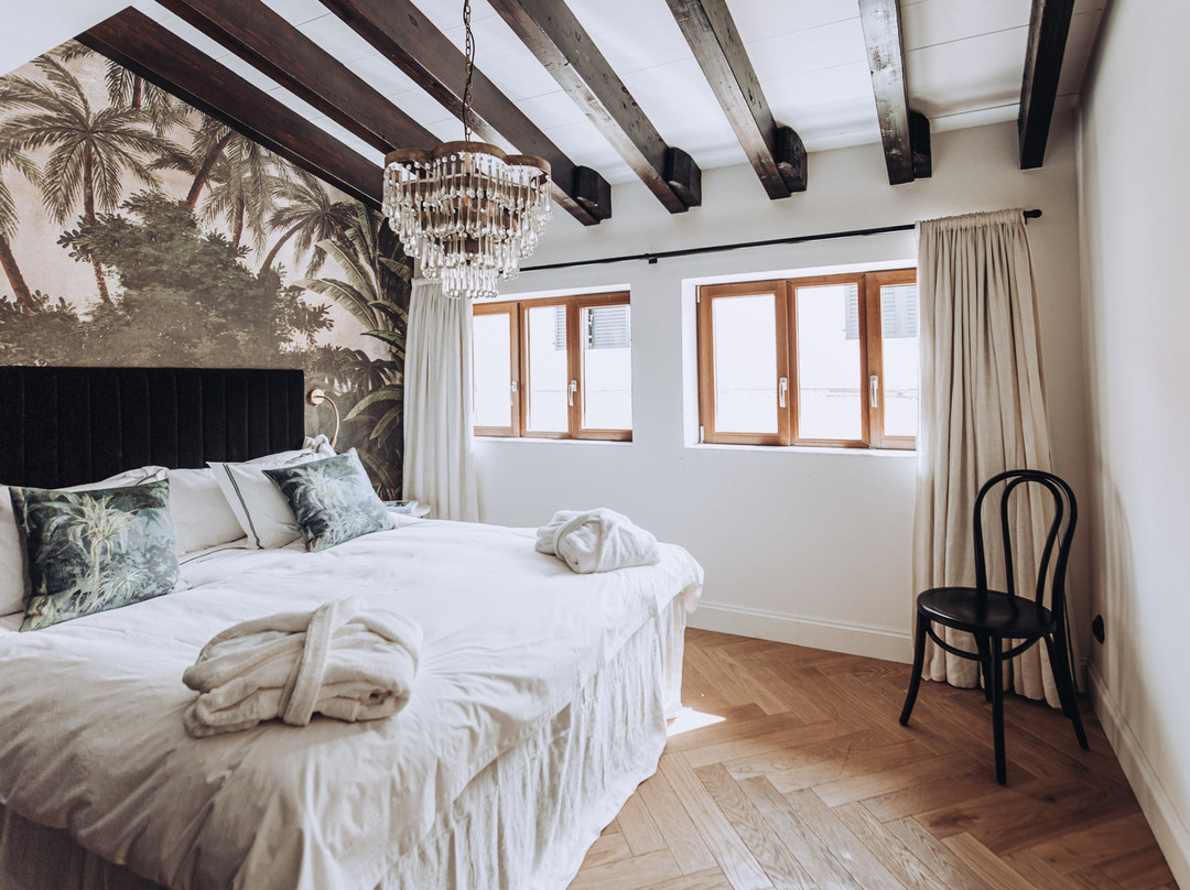 Ocho Suites & Kitchen