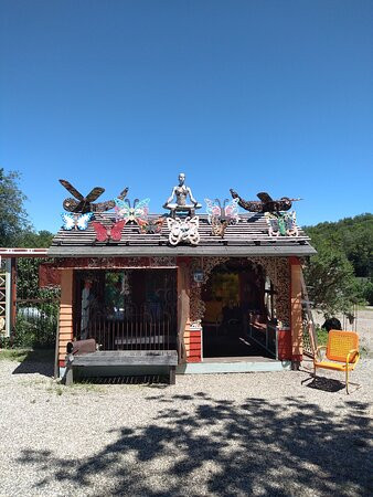 Three Sisters Sanctuary景点图片