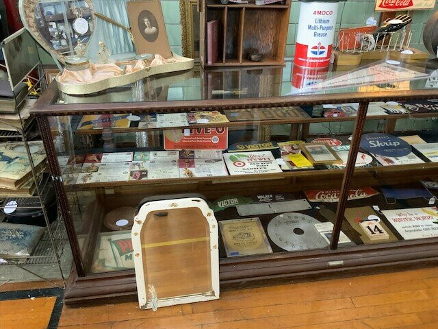 Off The Hinge Antiques-巴西必去景点