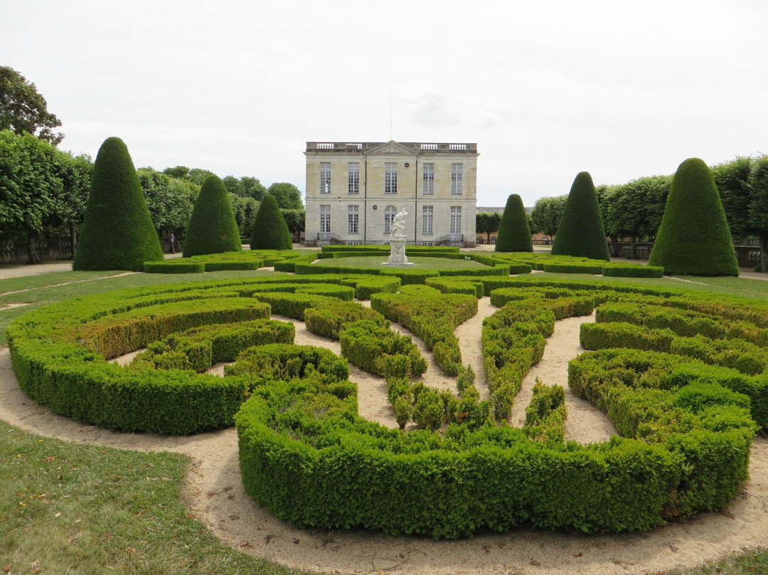 Parc et Jardins du Chateau de Bouges景点图片