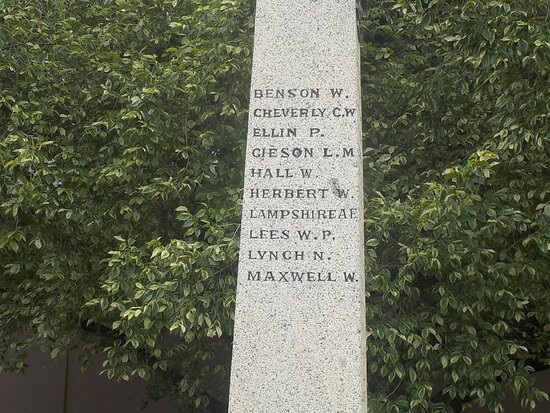 McKinnon Memorial Garden景点图片
