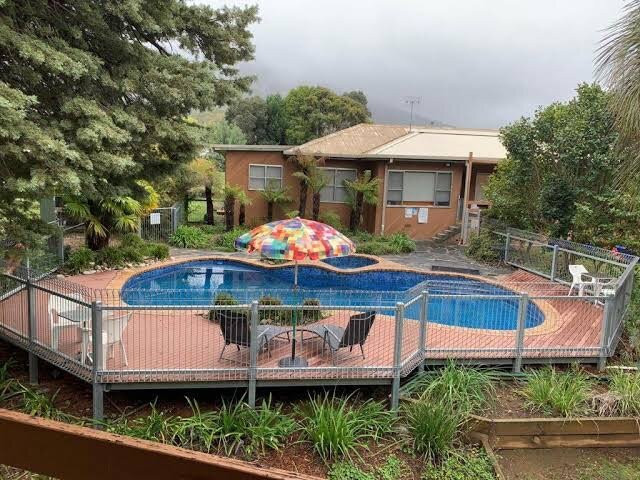 Mountain Creek Motel Bar And Restaurant主图