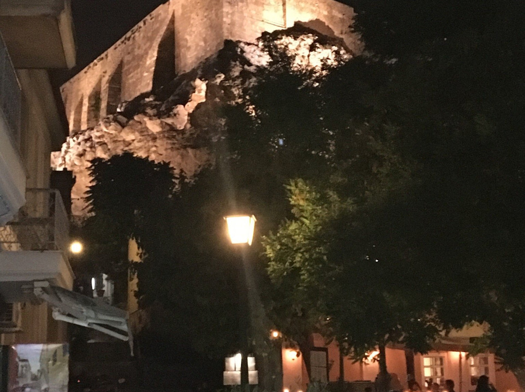 Drapetsona餐馆和美食-Η Ταβέρνα του Κατσόγιαννου