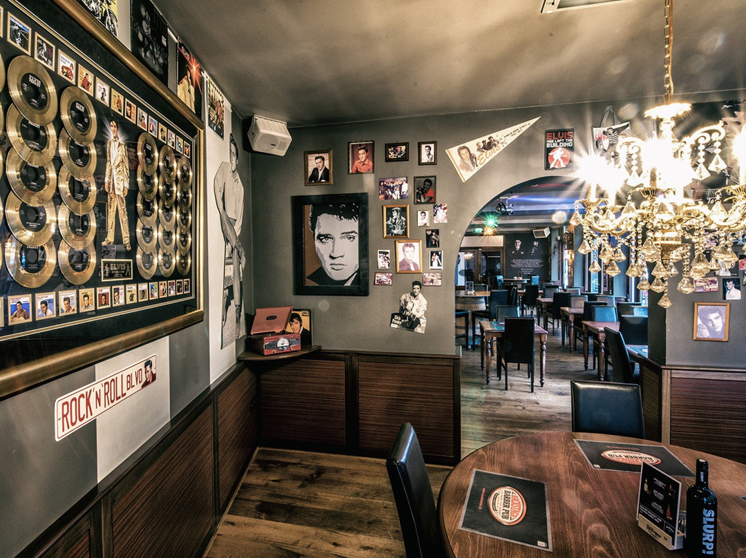 Backstage Barber Pub
