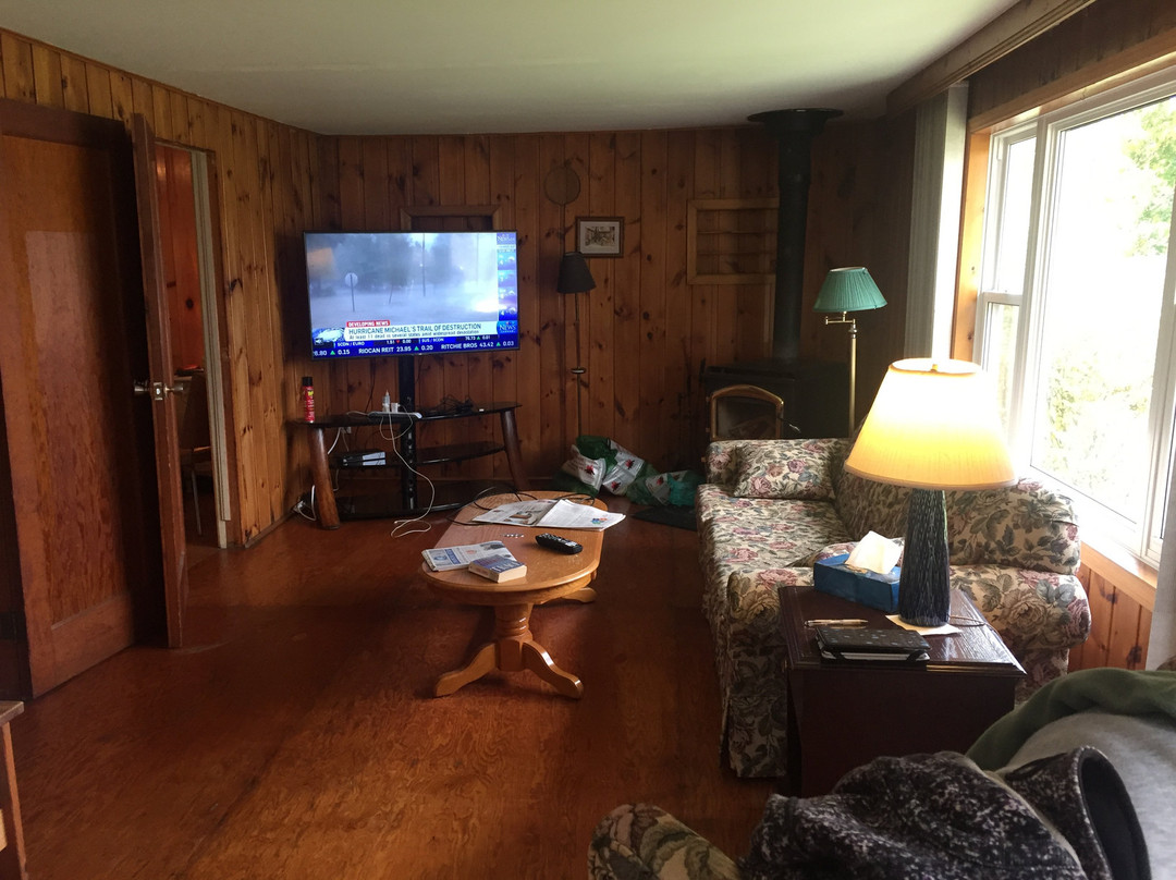 Pigeon Lake Resort主图