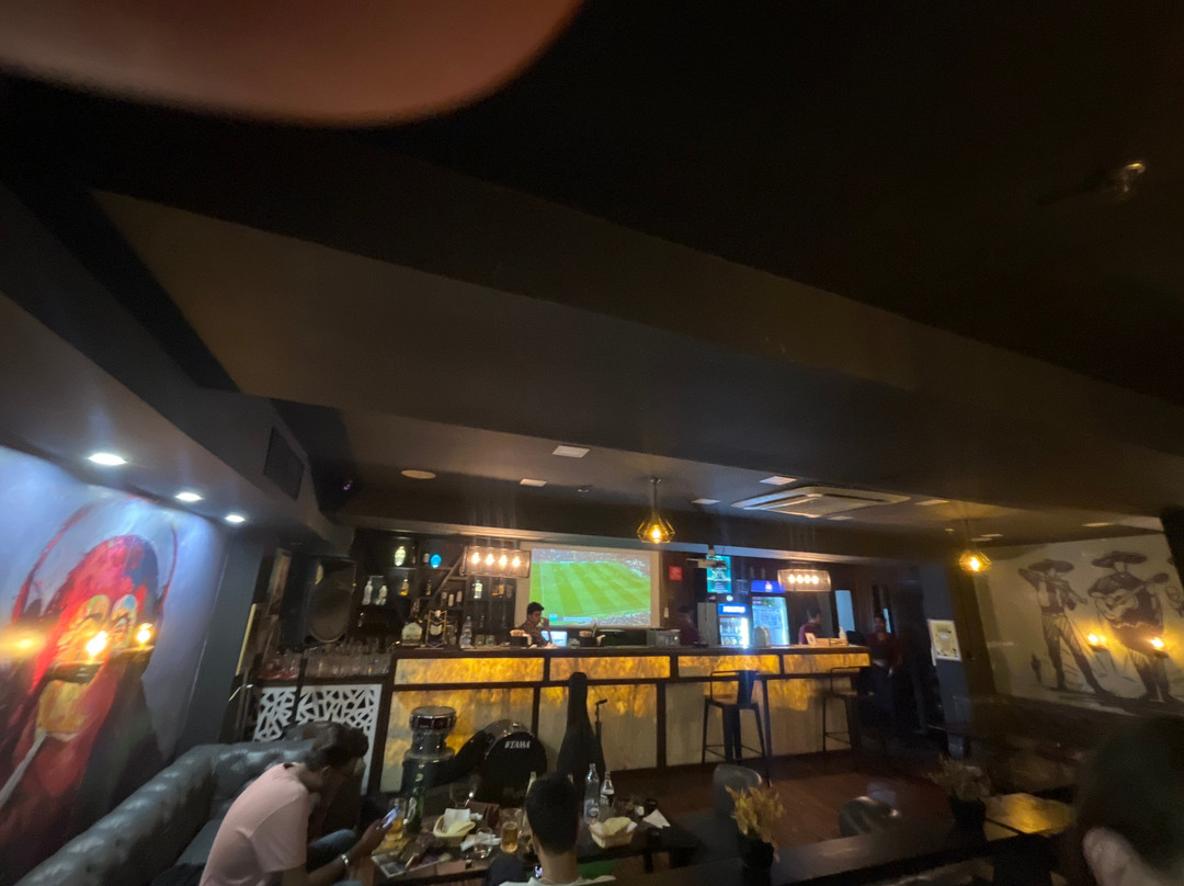 Hangout The Cocktail Room