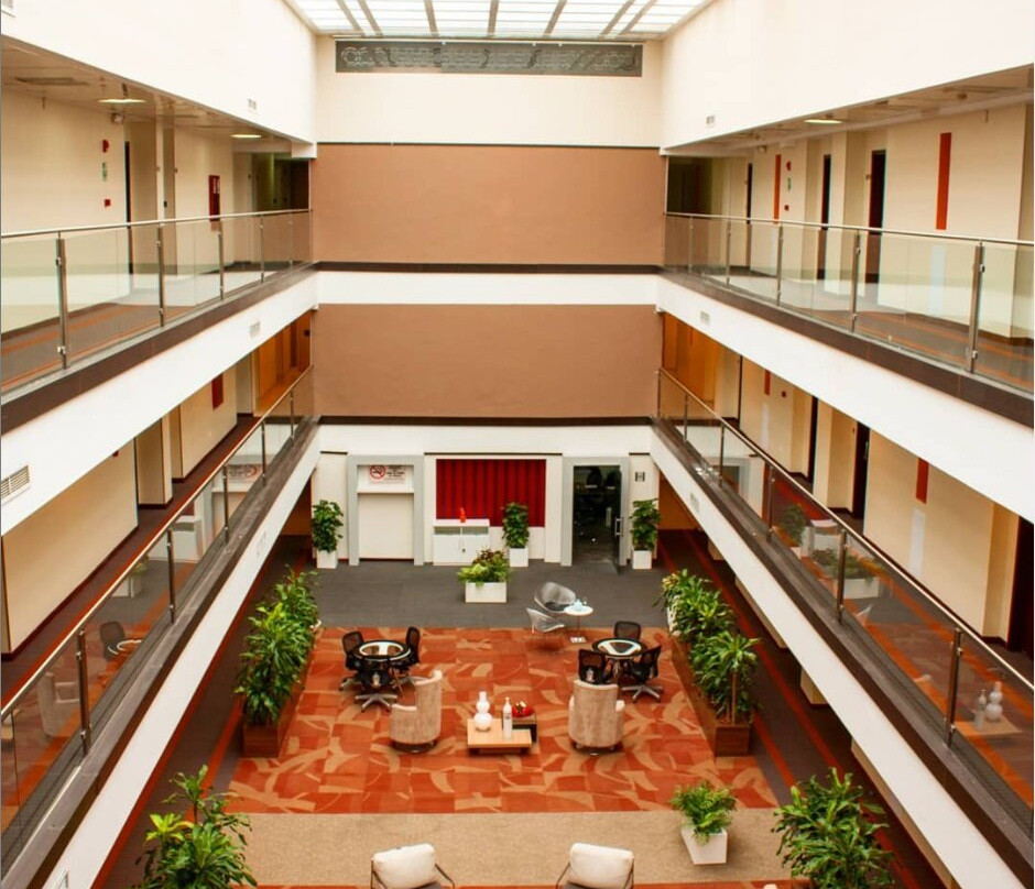 阿塔米拉村套房酒店主图