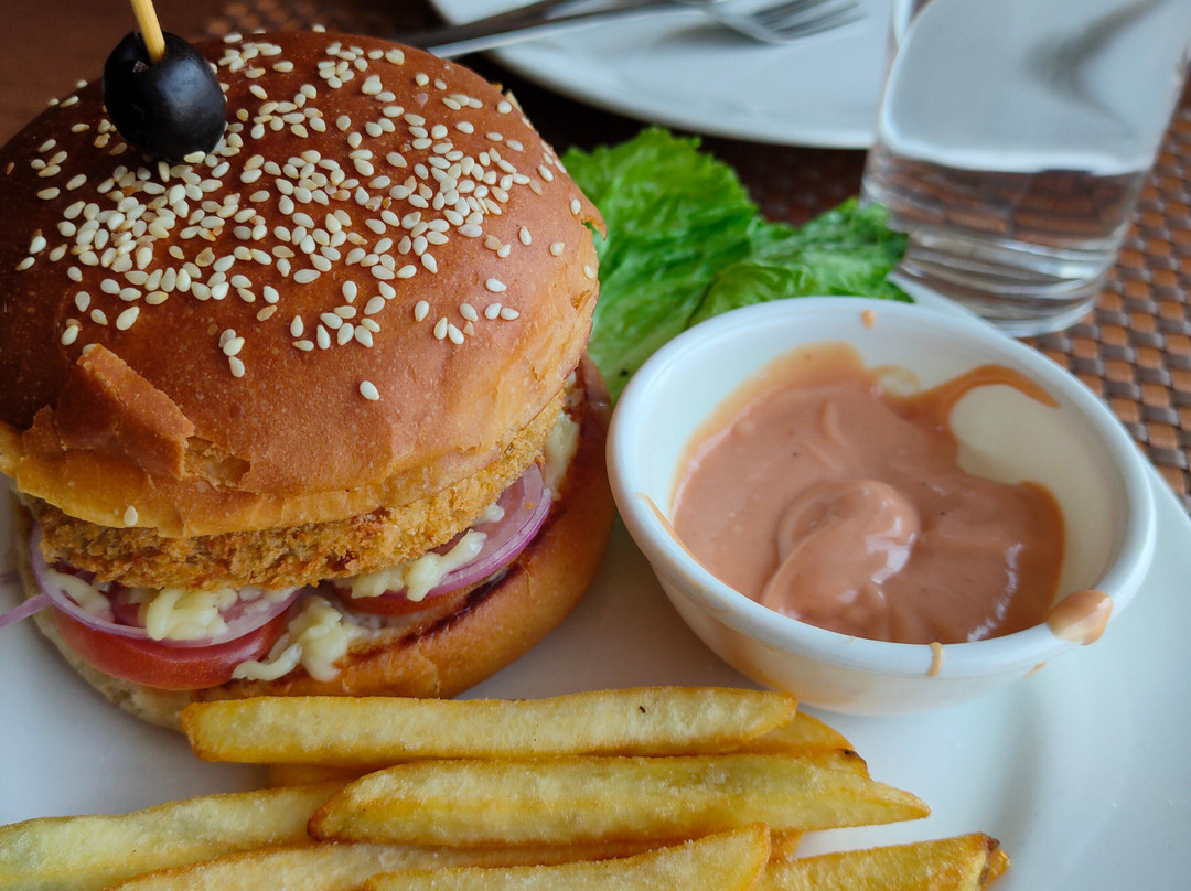 Golden Leaf Resort主图