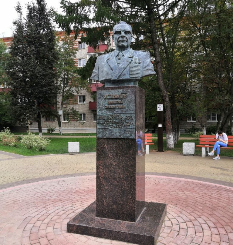Monument to D.F.Ustinov