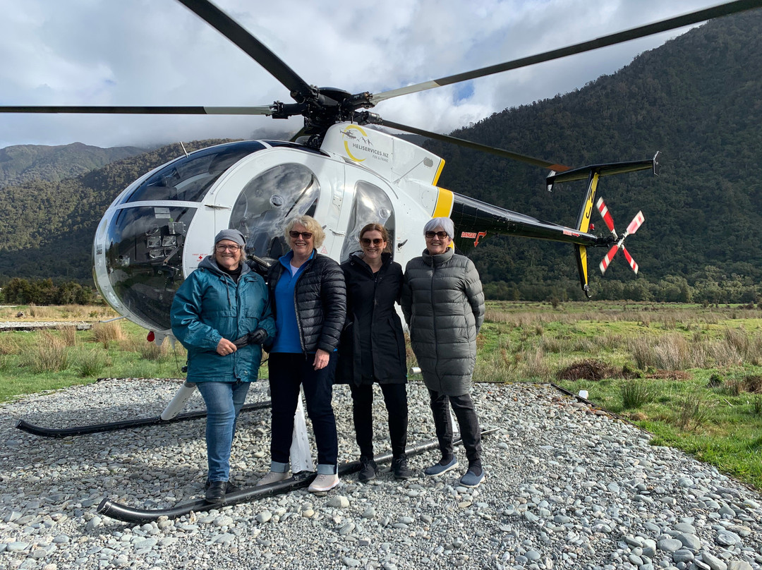Glacier Country Scenic Flights景点图片