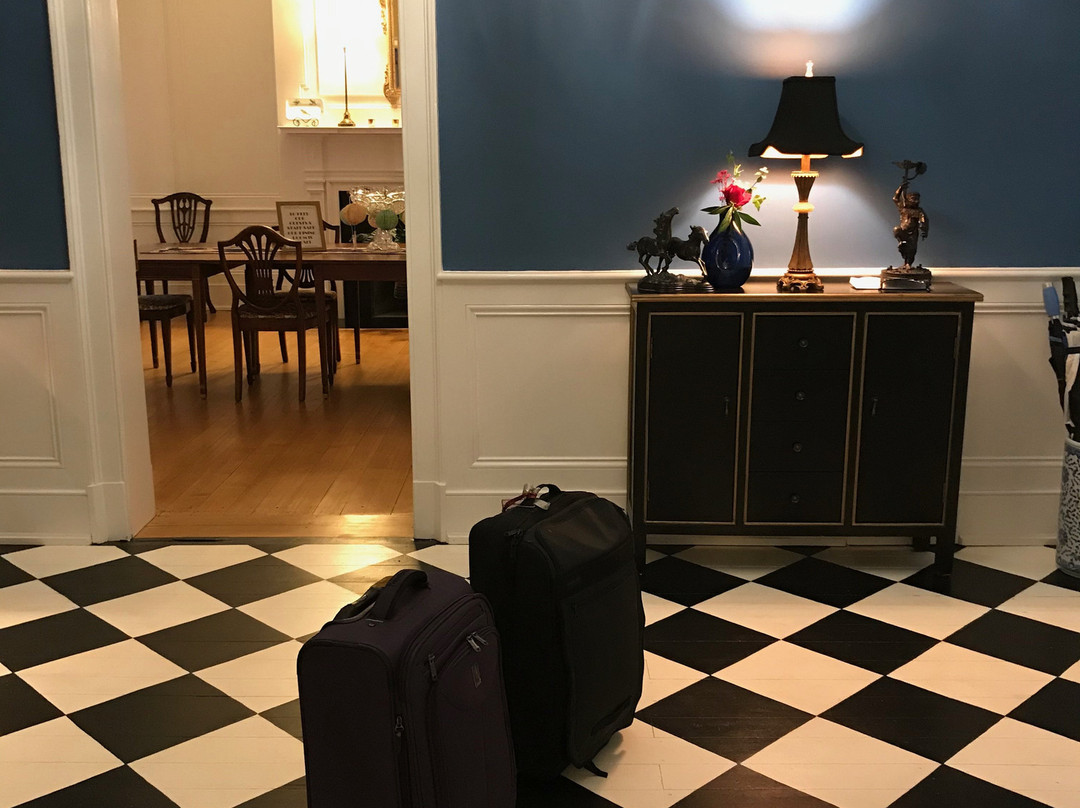 Charred Oaks Inn主图