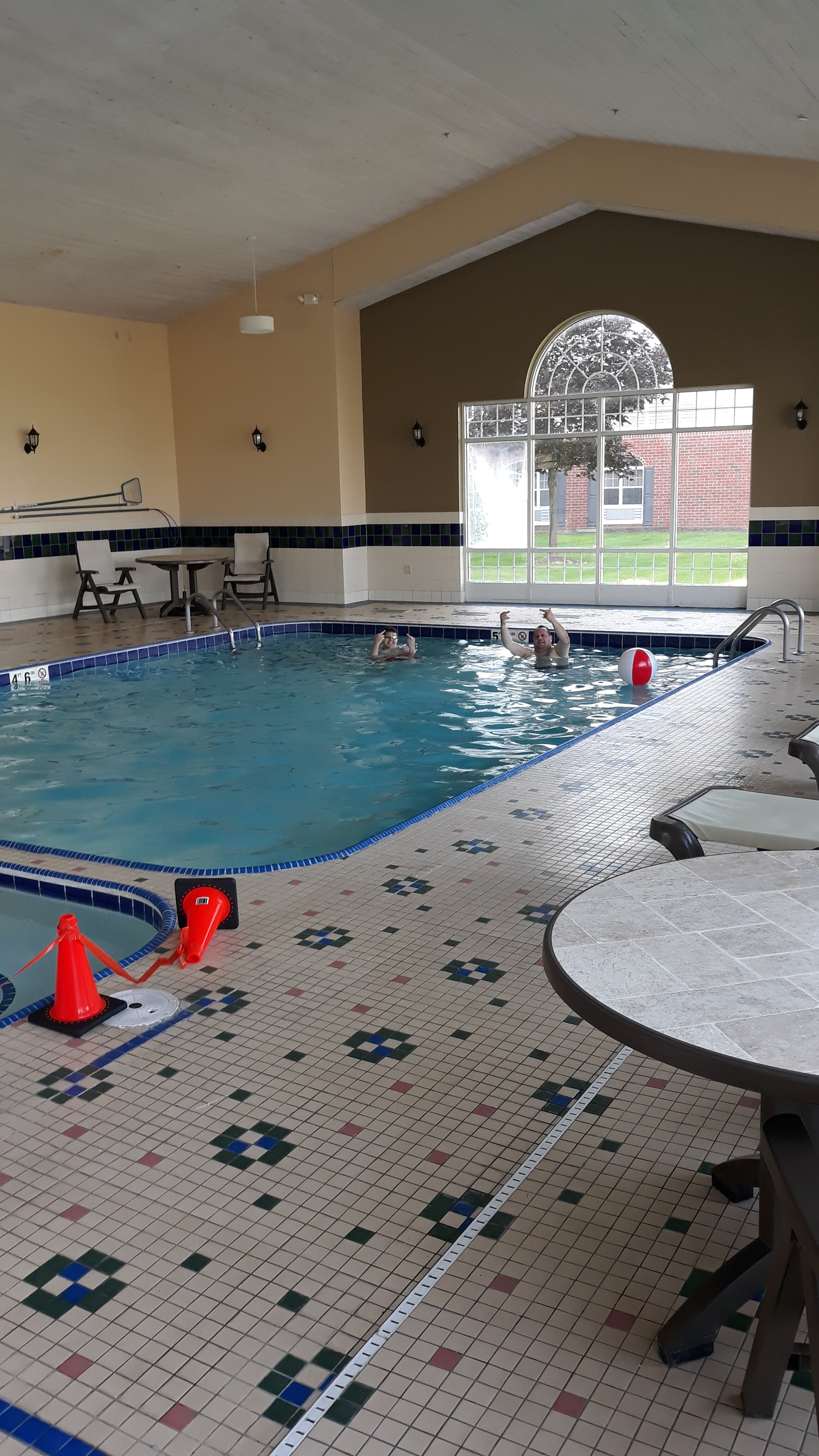 Country Inn & Suites by Radisson, Milwaukee West (Brookfield), WI-泳池