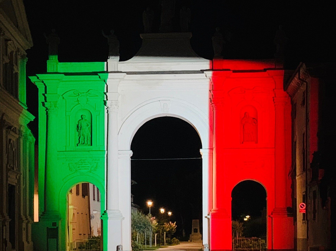 Arco del Belvedere景点图片