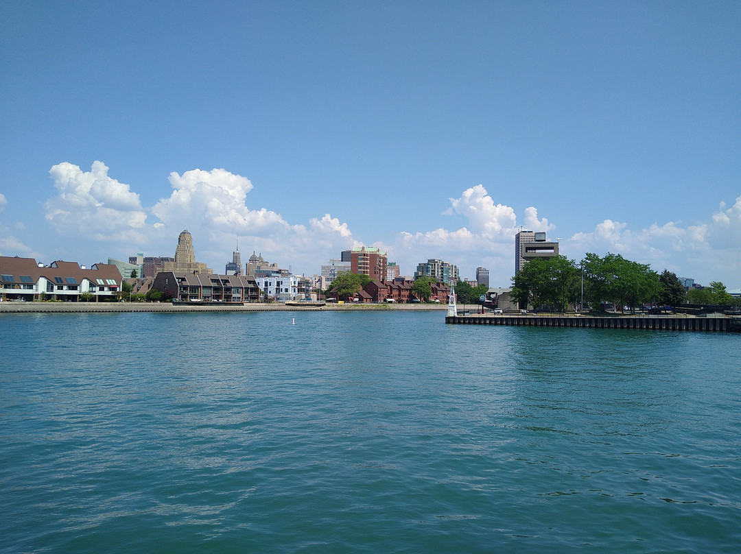 Buffalo Harbor Cruises景点图片