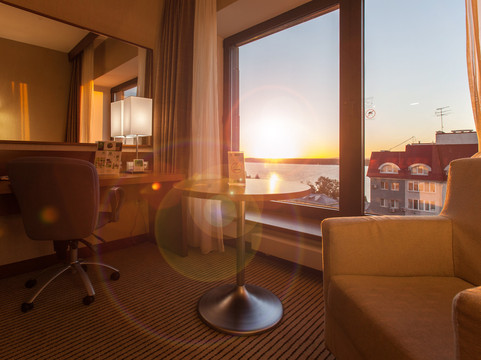 假日酒店度假村主图