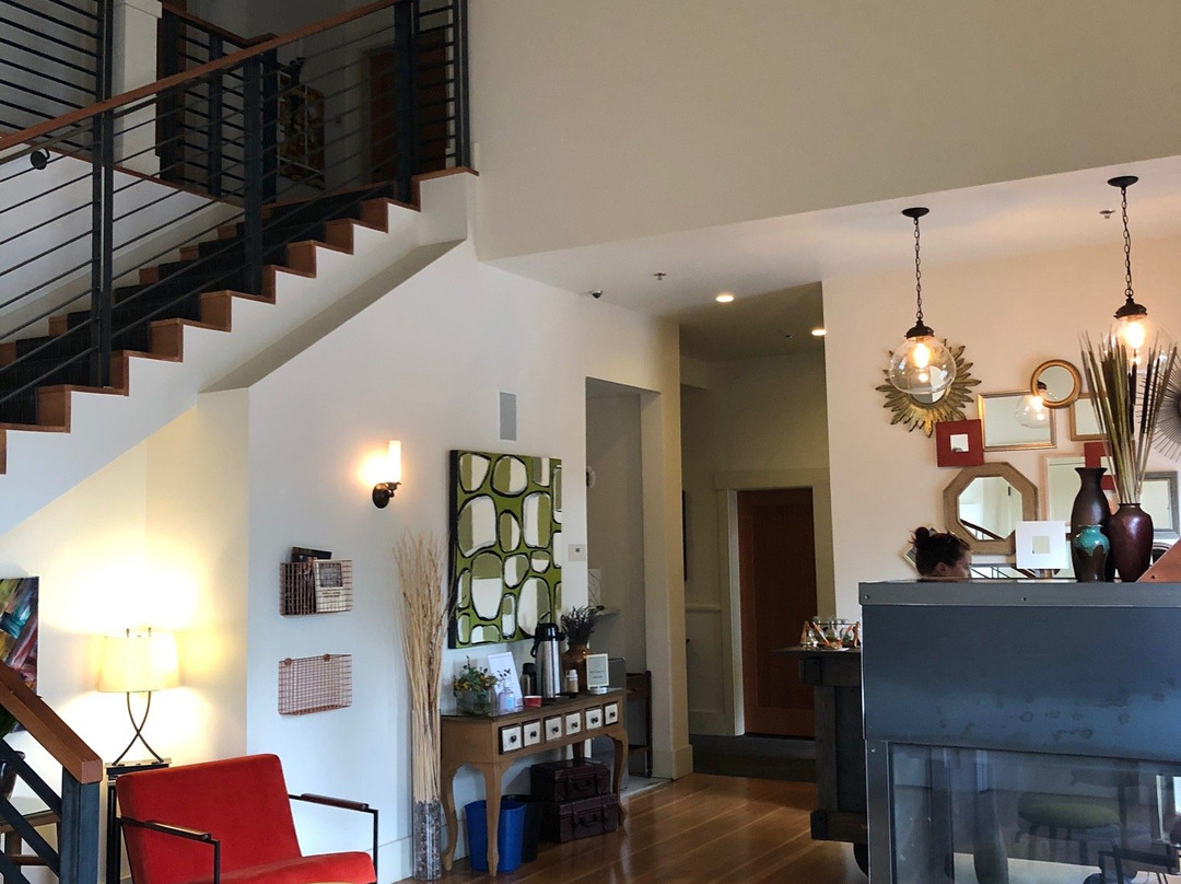 The Hanford House主图